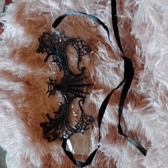 Black lace eye mask, black silk choker and Lace Fingerless Gloves. BLwC3 - Picture 2 of 7